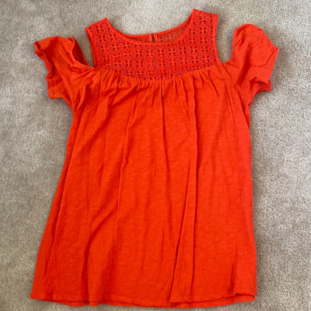 Cold shoulder swing top